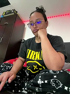 Snapshot of angels_evil chatting on 11.24.25 angels evil online show from 11.24.25