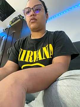 Snapshot of angels_evil chatting on 11.25.25 angels evil online show from 11.25.25