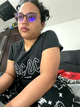 Snapshot of angels_evil chatting on 11.26.25 angels evil online show from 11.26.25