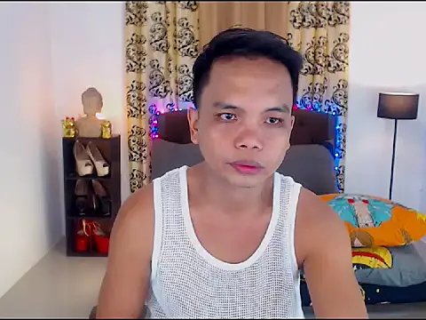 Snapshot of XExtraServiceManX chatting on 09.21.25 XExtraServiceManX online show from 09.21.25