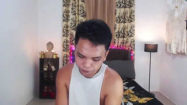 Snapshot of XExtraServiceManX chatting on 09.27.25 XExtraServiceManX online show from 09.27.25