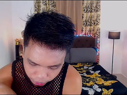 Snapshot of XExtraServiceManX chatting on 09.29.25 XExtraServiceManX online show from 09.29.25