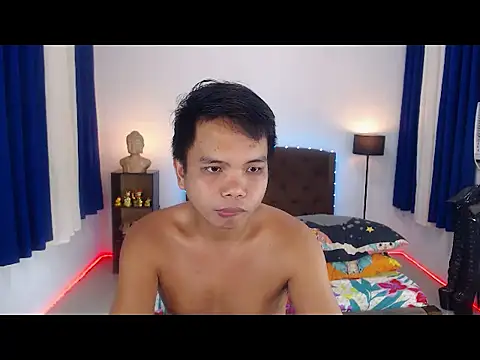 Snapshot of XExtraServiceManX chatting on 10.31.25 XExtraServiceManX online show from 10.31.25