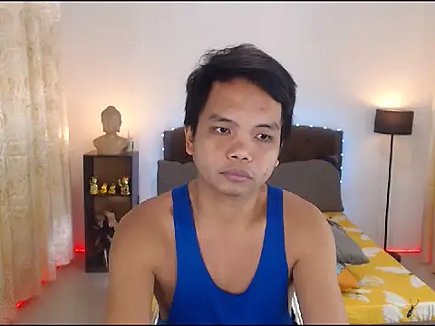 Snapshot of XExtraServiceManX chatting on 11.22.25 XExtraServiceManX online show from 11.22.25