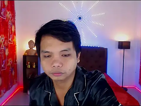 Snapshot of XExtraServiceManX chatting on 12.19.25 XExtraServiceManX online show from 12.19.25