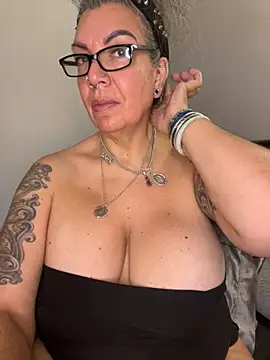 dieseldame1313 online show from 11.24.25