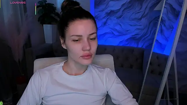 Aria Mila online show from 04.15.26