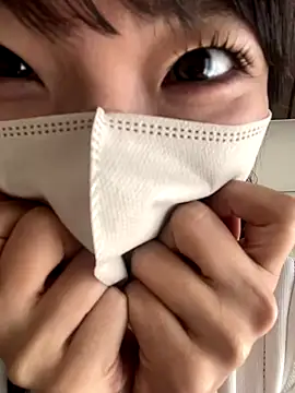 Snapshot of y_yunchan chatting on 10.17.25 y yunchan online show from 10.17.25