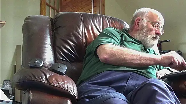 Snapshot of janzer13 chatting on 02.08.26 janzer13 online show from 02.08.26