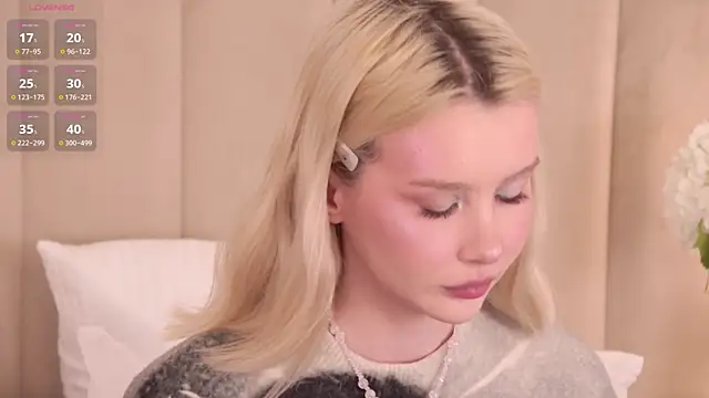 Snapshot of Nesolla chatting on 09.16.25 Nesolla online show from 09.16.25