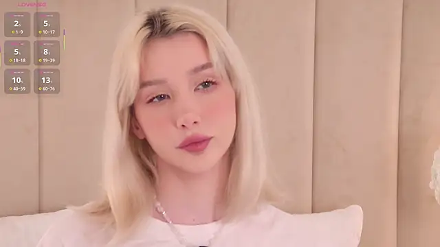 Snapshot of Nesolla chatting on 09.22.25 Nesolla online show from 09.22.25