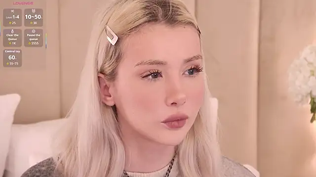 Snapshot of Nesolla chatting on 09.26.25 Nesolla online show from 09.26.25