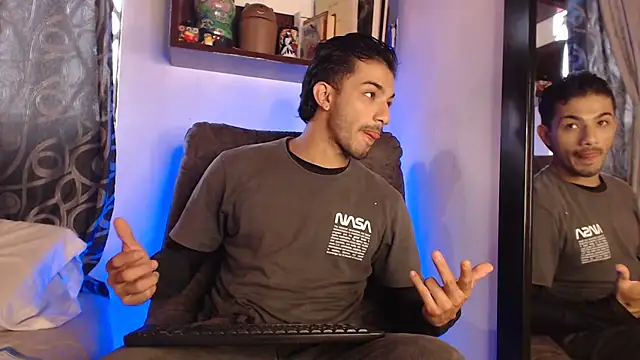 Snapshot of ArturoCardona_ chatting on 04.01.26 ArturoCardona online show from 04.01.26
