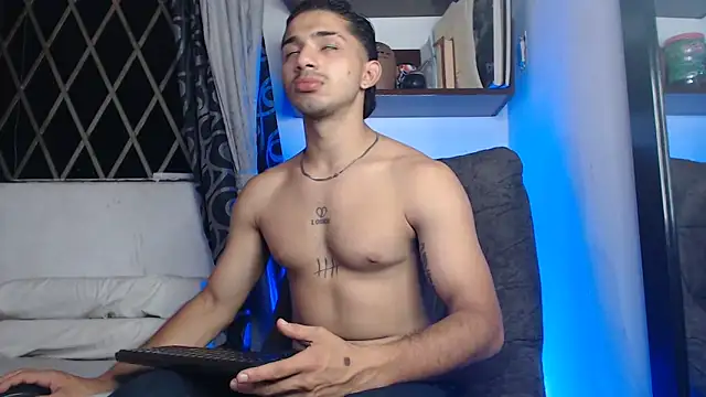 Snapshot of ArturoCardona_ chatting on 04.10.26 ArturoCardona online show from 04.10.26