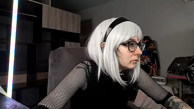 HighelikeGirl online show from 10.21.25