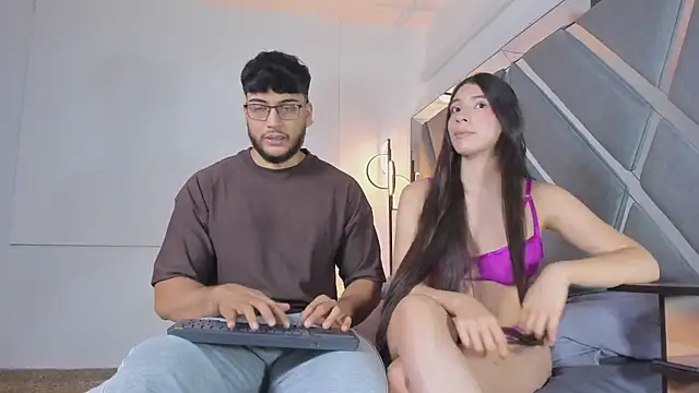 Snapshot of MikeandLucy chatting on 09.10.25 MikeandLucy online show from 09.10.25