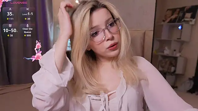 Snapshot of peachii_meow chatting on 04.17.26 peachii meow online show from 04.17.26