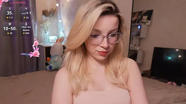 Snapshot of peachii_meow chatting on 04.18.26 peachii meow online show from 04.18.26