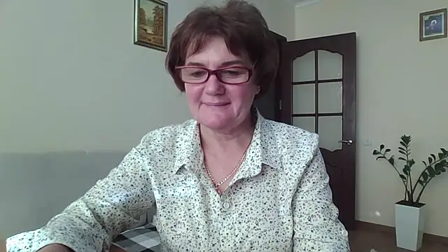 Snapshot of Galina56301 chatting on 09.18.25 Galina56301 online show from 09.18.25