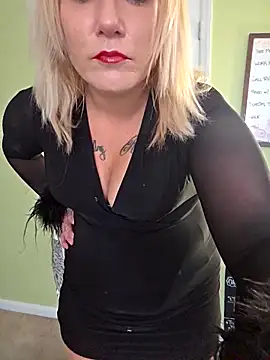 Snapshot of RhondaRump chatting on 10.27.25 RhondaRump online show from 10.27.25