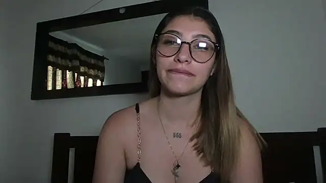 Snapshot of AriaBliss- chatting on 05.19.26 AriaBliss- online show from 05.19.26
