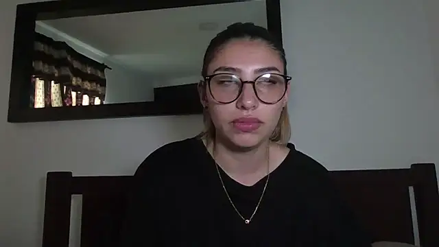 Snapshot of AriaBliss- chatting on 05.25.26 AriaBliss- online show from 05.25.26