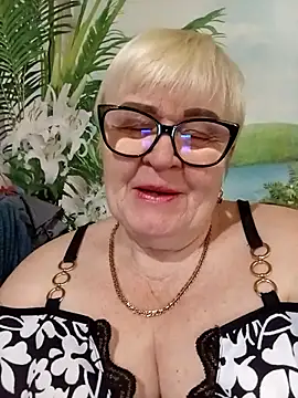 Snapshot of VioletSweet5566 chatting on 02.14.26 VioletSweet5566 online show from 02.14.26