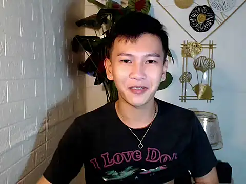 Snapshot of RalfAsian25 chatting on 05.13.26 RalfAsian25 online show from 05.13.26