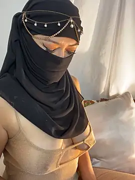 Amyraa  online show from 10.05.25