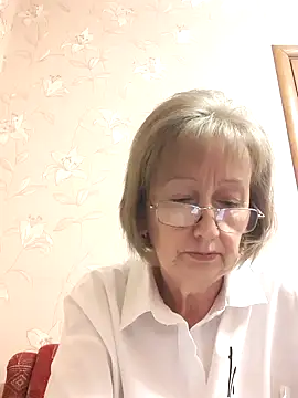 Snapshot of AlikaSwan5821 chatting on 09.16.25 AlikaSwan5821 online show from 09.16.25