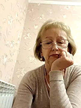 Snapshot of AlikaSwan5821 chatting on 09.25.25 AlikaSwan5821 online show from 09.25.25