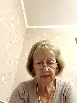 Snapshot of AlikaSwan5821 chatting on 09.26.25 AlikaSwan5821 online show from 09.26.25