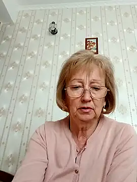 Snapshot of AlikaSwan5821 chatting on 09.28.25 AlikaSwan5821 online show from 09.28.25