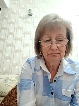 Snapshot of AlikaSwan5821 chatting on 10.13.25 AlikaSwan5821 online show from 10.13.25