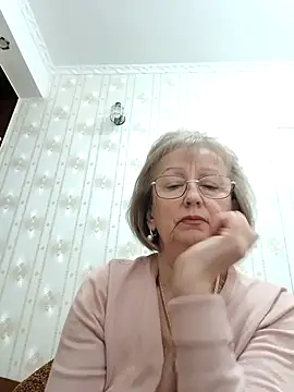 Snapshot of AlikaSwan5821 chatting on 10.19.25 AlikaSwan5821 online show from 10.19.25