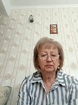 Snapshot of AlikaSwan5821 chatting on 10.28.25 AlikaSwan5821 online show from 10.28.25