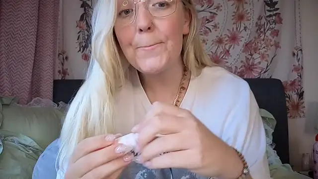 Daisyxoxo  online show from 11.13.25