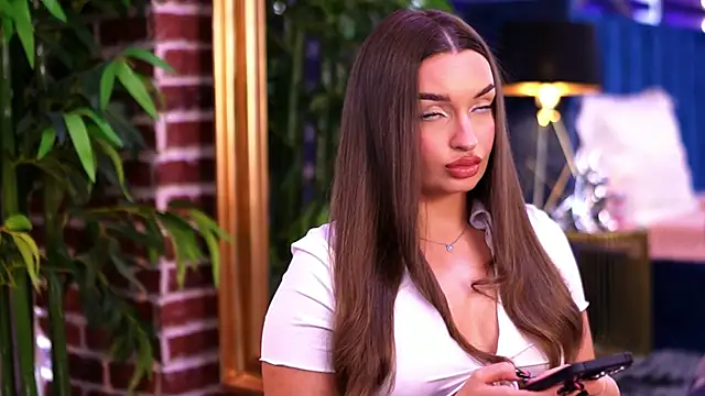 MillaSerene online show from 11.22.25