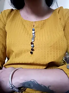 Snapshot of lovelysona11 chatting on 12.01.25 lovelysona11 online show from 12.01.25