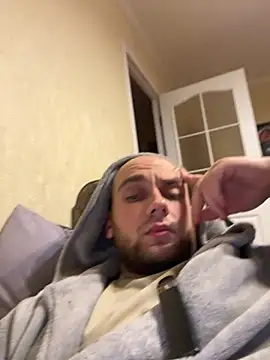 Snapshot of LuckyGirlfriends chatting on 10.27.25 LuckyGirlfriends online show from 10.27.25