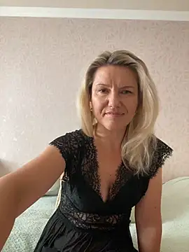 AliceSwan4011 online show from 09.13.25