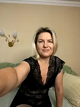 AliceSwan4011 online show from 10.27.25