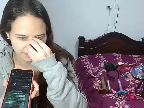 Snapshot of yarafuckass chatting on 10.15.25 yarafuckass online show from 10.15.25