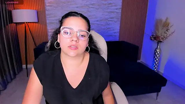 Snapshot of karlie_small chatting on 07.18.26 karlie small online show from 07.18.26