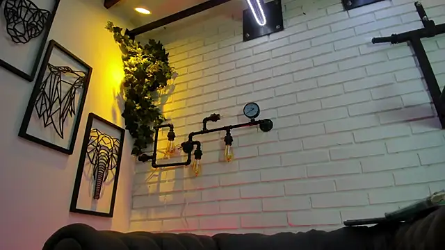 ItaloMoore online show from 12.02.25