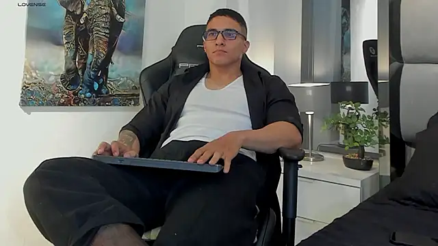 Snapshot of Dash_Bukoski chatting on 02.16.26 Dash Bukoski online show from 02.16.26