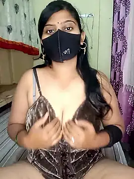 Snapshot of reena502 chatting on 02.08.26 reena502 online show from 02.08.26