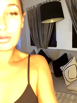 Snapshot of Rosieredxox chatting on 09.30.25 Rosieredxox online show from 09.30.25