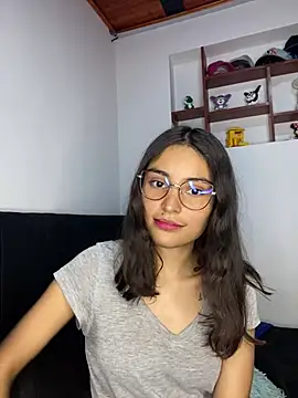 Snapshot of hotwife26 chatting on 05.23.26 hotwife26 online show from 05.23.26