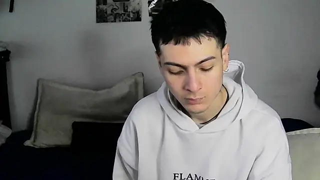 Snapshot of Dioniso_guy8 chatting on 09.17.25 Dioniso guy8 online show from 09.17.25